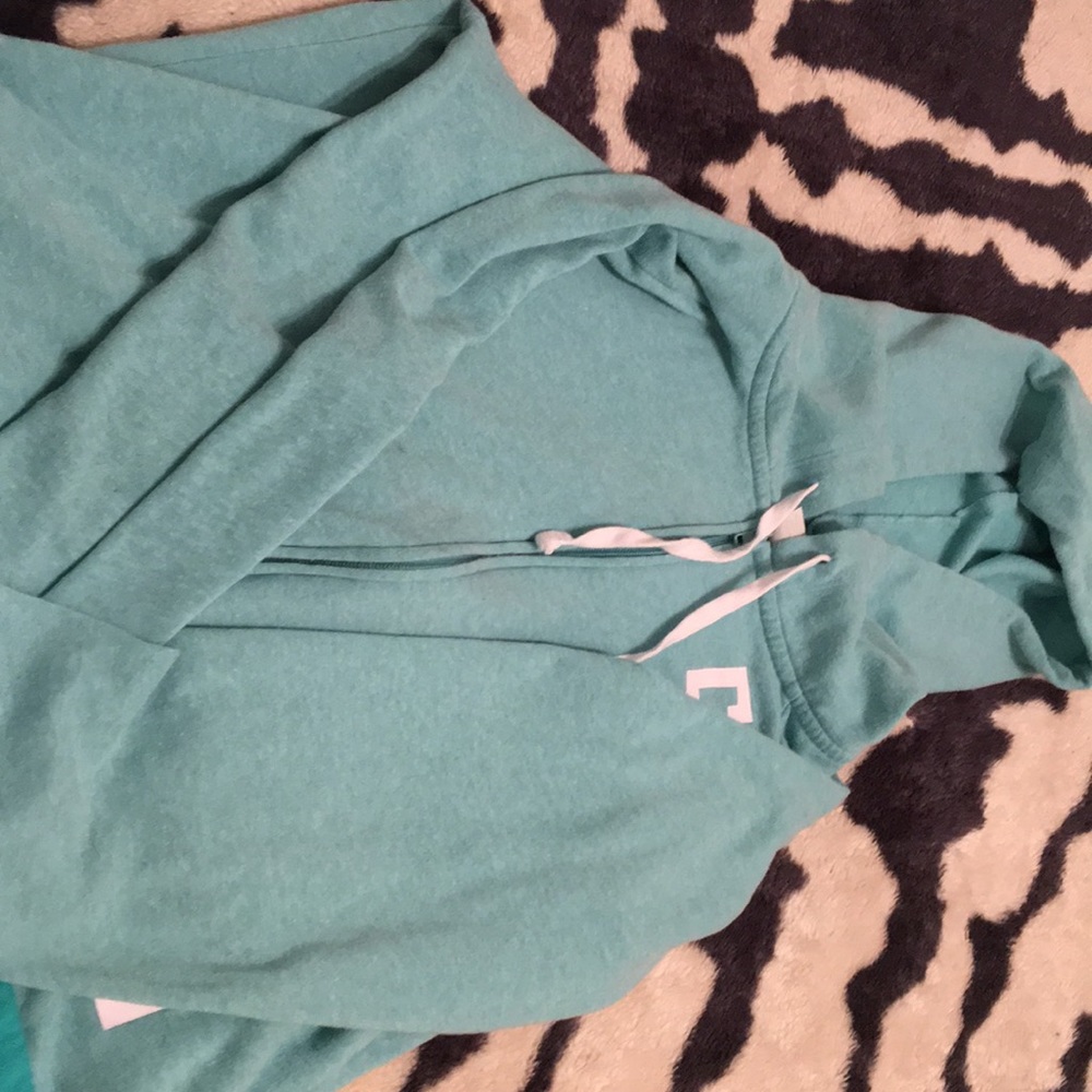 Size Large Vs Pink Sweater